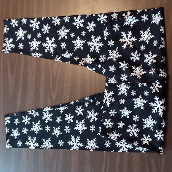 No Boundaries Black w White Snowflake Ankle Leggings 2X(19) NWT - Picture 2 of 4